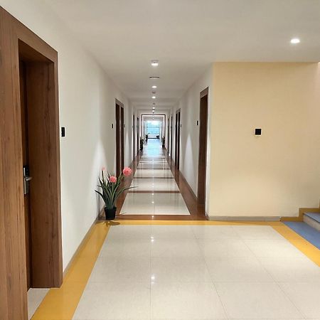 Hotel Avenue Plaza Mundra Экстерьер фото