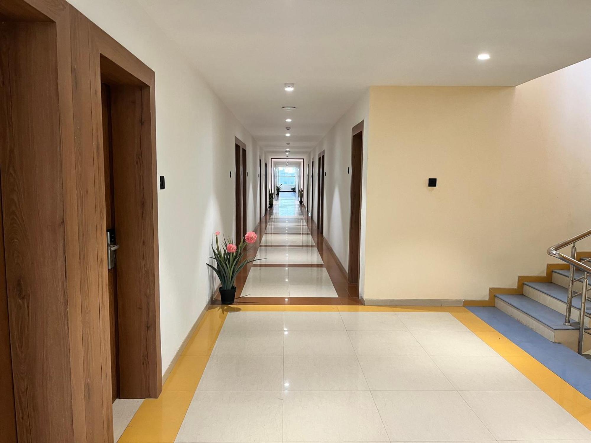 Hotel Avenue Plaza Mundra Экстерьер фото